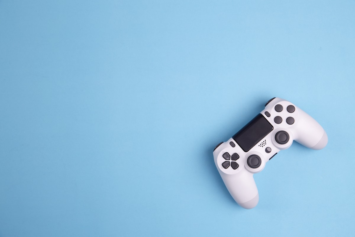 Ein Playstation-Controller, den du dir nehmen wirst, wenn du die Benefits von Videospielen fürs Studium nutzen willst.